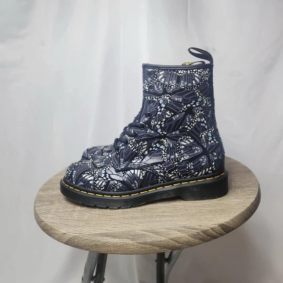 Women’s Dr. Martens 1460 Suede 8-Eye Boot Butterfly Gray Boots Shoes 7 Classic - Picture 7 of 11